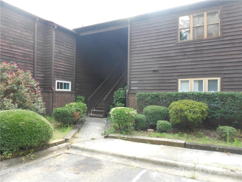 8021 Cedar Glen Drive