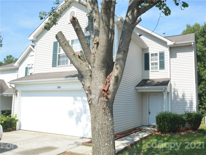 Property image 2 at 5004 Wallace Creek Lane, Charlotte, NC 28212