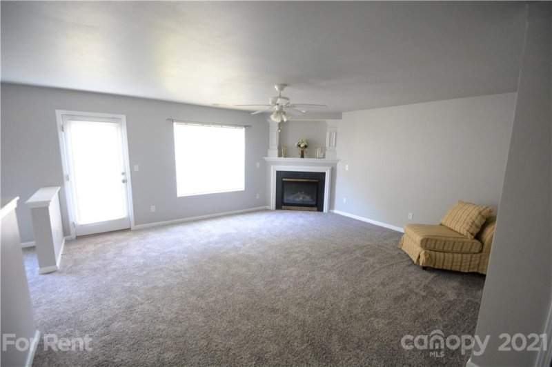 Property image 5 at 5004 Wallace Creek Lane, Charlotte, NC 28212