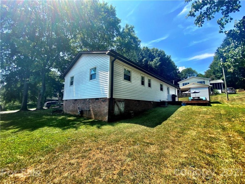 Property image 4 at 19 Claridge Court, Newton, NC 28658