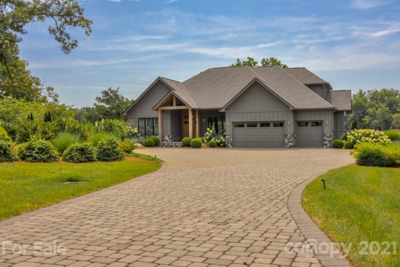 Property image 2 at 984 Mapleton Lane, Columbus, NC 28722