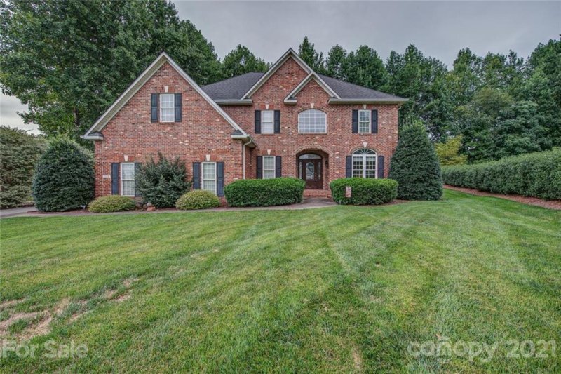 Property image 2 at 1209 Fox Chase Drive, Newton, NC 28658