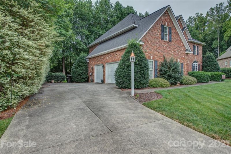 Property image 3 at 1209 Fox Chase Drive, Newton, NC 28658