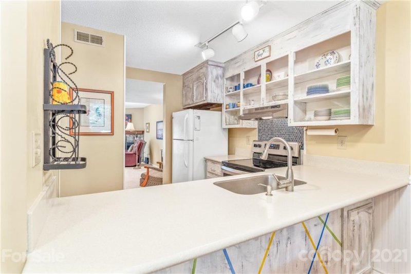 Property image 4 at 100 Willow Run Drive, Gastonia, NC 28056