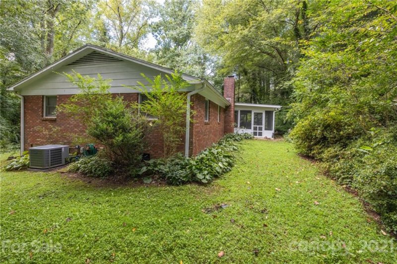 Property image 3 at 3 Bansha Drive, Hendersonville, NC 28791