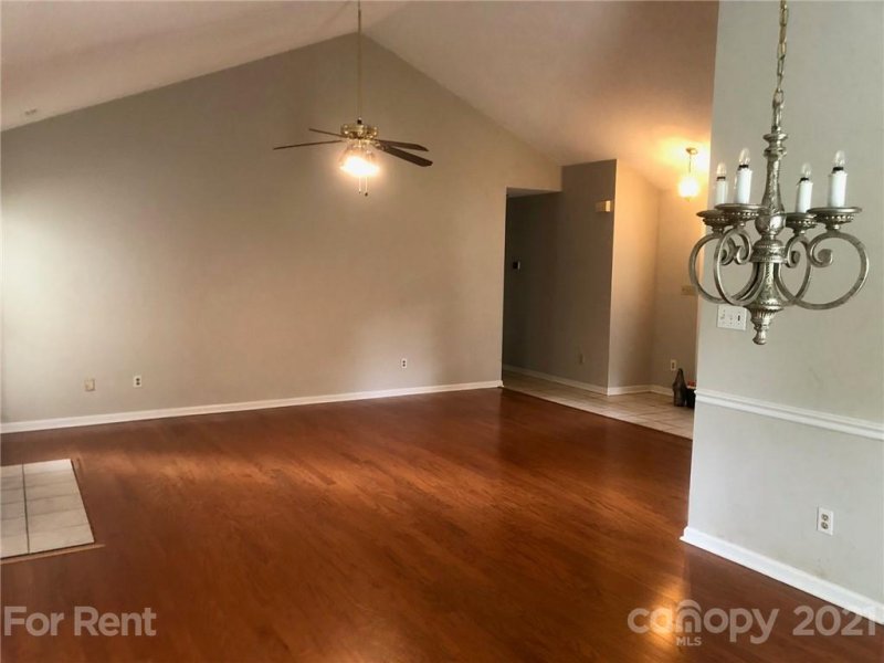 Property image 2 at 10527 Queensmead Circle, Charlotte, NC 28273