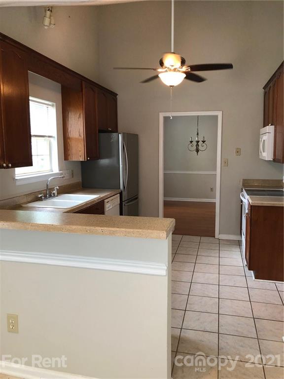 Property image 3 at 10527 Queensmead Circle, Charlotte, NC 28273