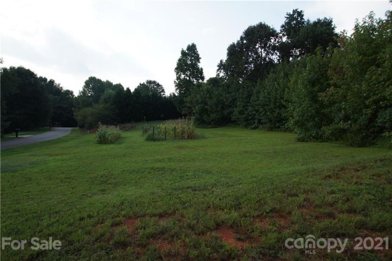 Property image 2 at 2329 39th Avenue Court, Hickory, NC 28601