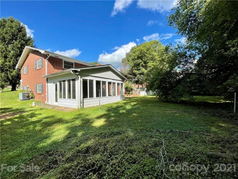 Property image 2 at 2112 15th Avenue, Hickory, NC 28601