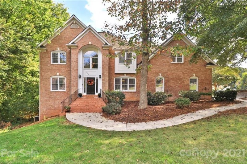 796 Portpatrick Place