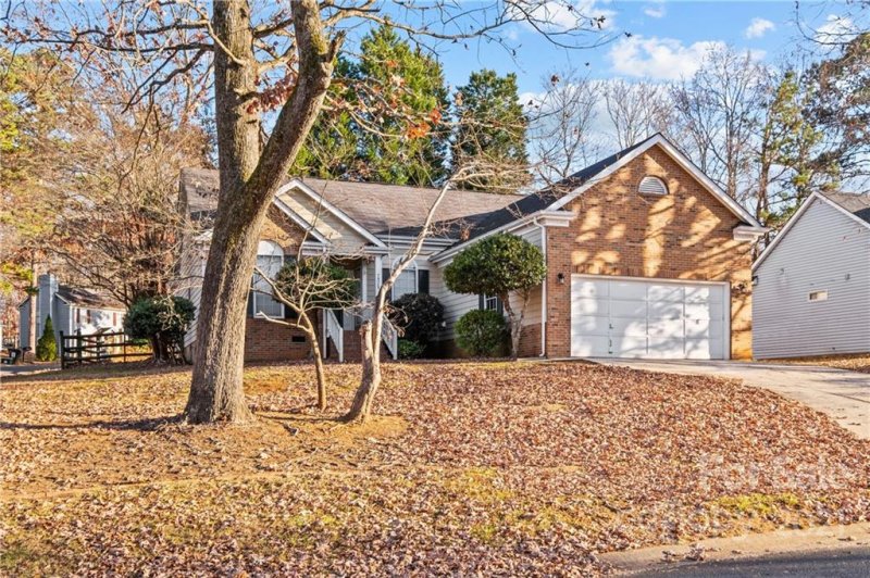 Property image 2 at 7529 Swedish Ivy Lane, Charlotte, NC 28227