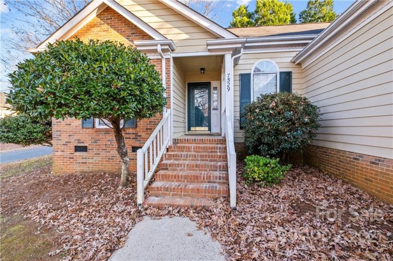 Property image 4 at 7529 Swedish Ivy Lane, Charlotte, NC 28227