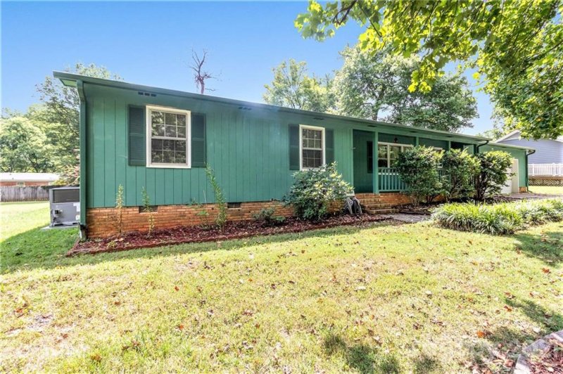 Property image 2 at 2324 Pine Forest Drive, Gastonia, NC 28056