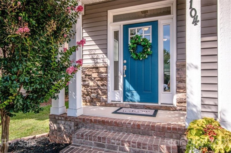Property image 4 at 104 Hedgewood Drive, Mooresville, NC 28115
