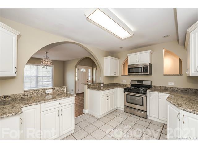 Property image 2 at 6807 Ridge Haven Lane, Charlotte, NC 28277