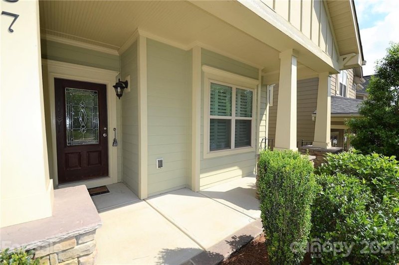 Property image 2 at 137 Aztec Circle, Mooresville, NC 28117