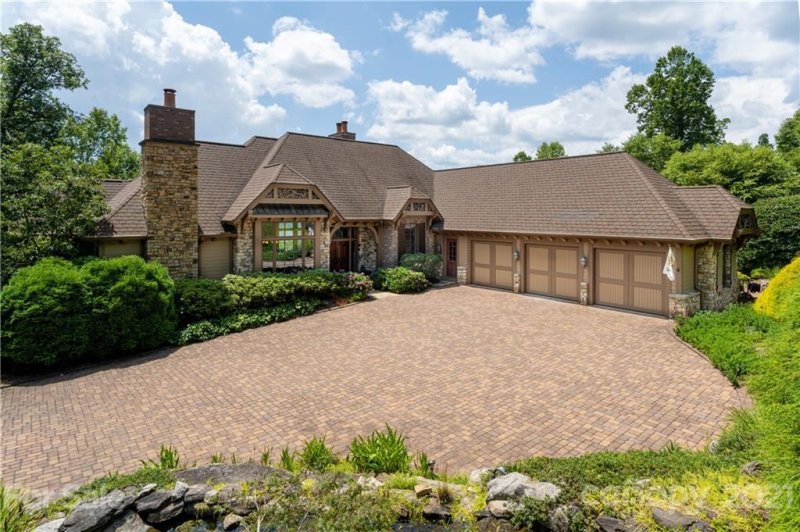 Property image 4 at 1588 Solomon Circle, Hendersonville, NC 28739