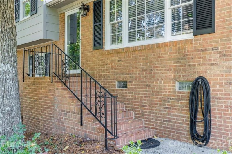 Property image 4 at 929 Eaglewood Avenue, Charlotte, NC 28212