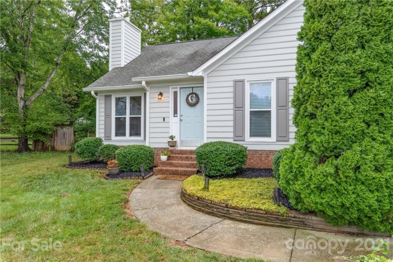 Property image 3 at 1040 Chaucery Lane, Matthews, NC 28104