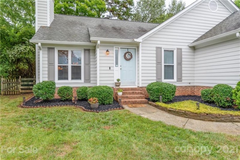 Property image 4 at 1040 Chaucery Lane, Matthews, NC 28104