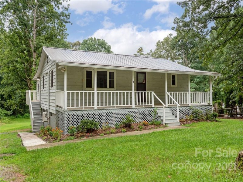 Property image 2 at 1014 Brooklyn Avenue, Hendersonville, NC 28792