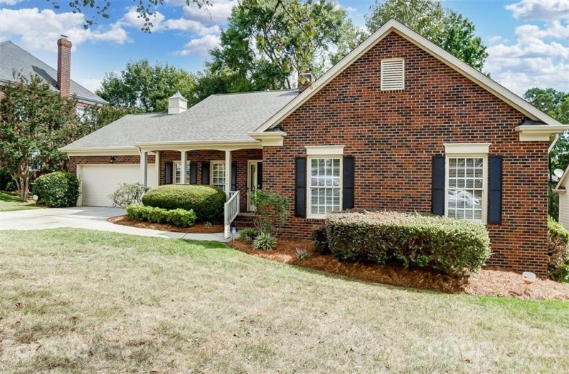 Property image 2 at 10742 Ridge Acres Road, Charlotte, NC 28214