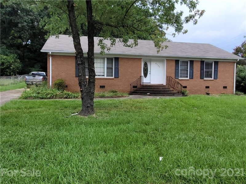 Property image 2 at 6929 Idlewild Road, Charlotte, NC 28212