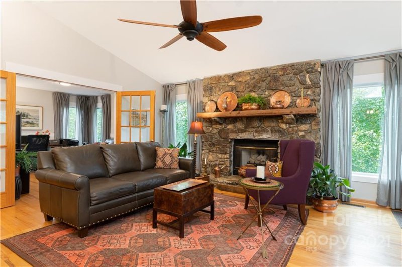 Property image 2 at 35 Larkspur Court, Asheville, NC 28805