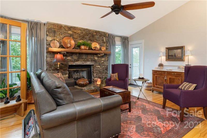 Property image 3 at 35 Larkspur Court, Asheville, NC 28805