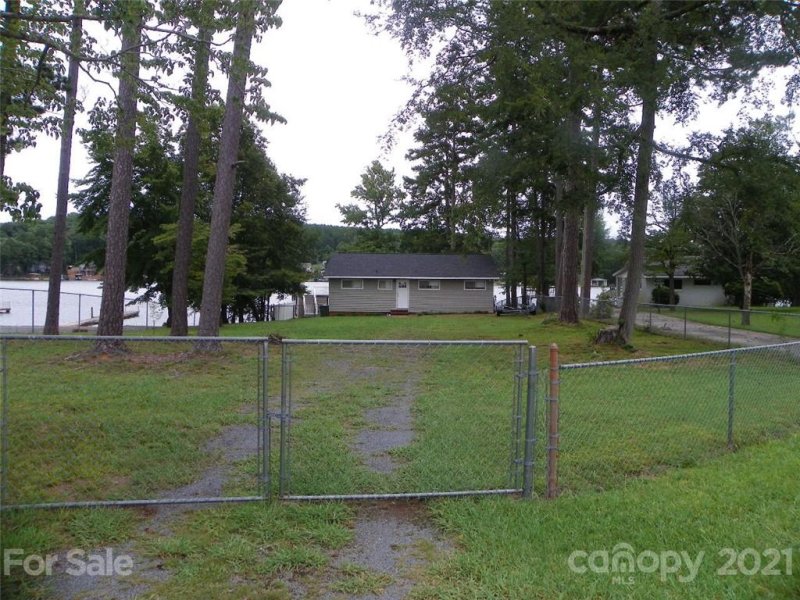 Property image 2 at 762 Pinehaven Drive, New London, NC 28127