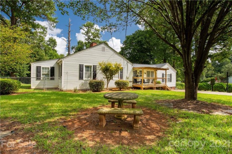 Property image 3 at 961 Confederate Avenue, Lancaster, SC 29720