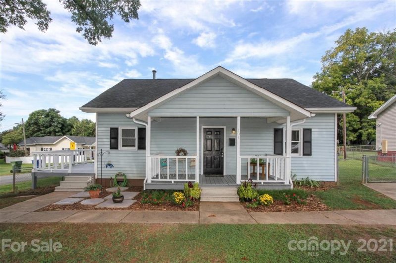 Property image 2 at 104 Madora Street, Mount Holly, NC 28120