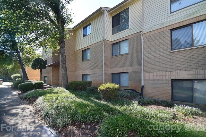 Property image 2 at 4824 Spring Lake Drive, Charlotte, NC 28212