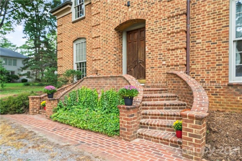 Property image 3 at 1485 6th Street Circle, Hickory, NC 28601