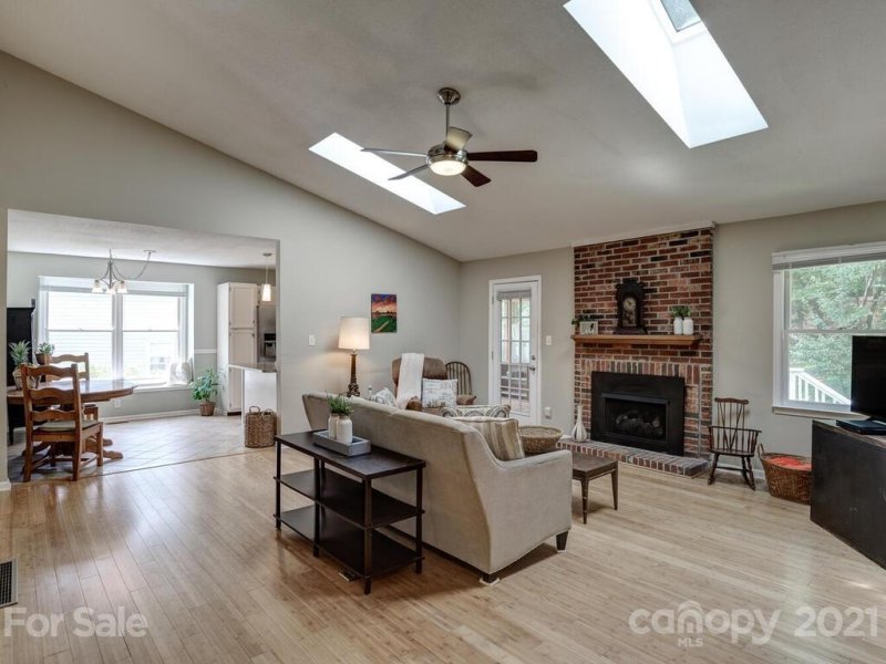 Property image 2 at 1 Marlwood Court, Asheville, NC 28804