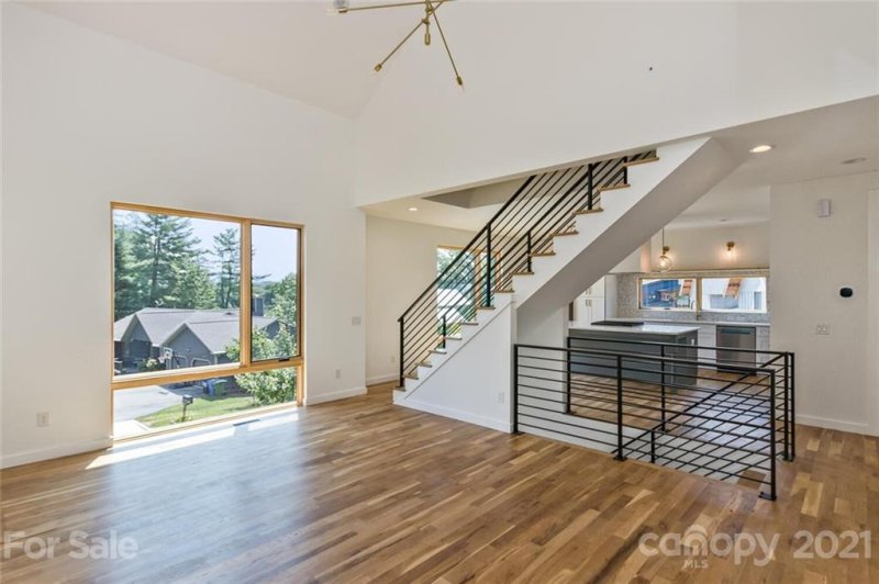 Property image 5 at 9 Malvern Walk, Asheville, NC 28806