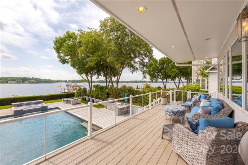 Property image 2 at 18001 Whispering Oaks Drive, Cornelius, NC 28031