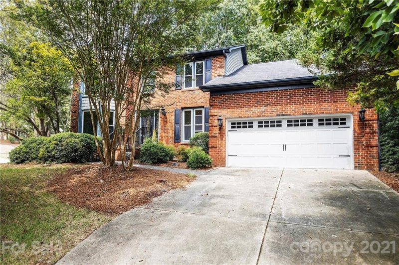 Property image 2 at 408 Brenwyck Court, Matthews, NC 28105