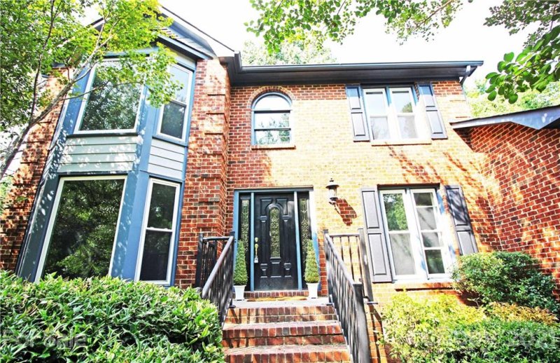 Property image 3 at 408 Brenwyck Court, Matthews, NC 28105