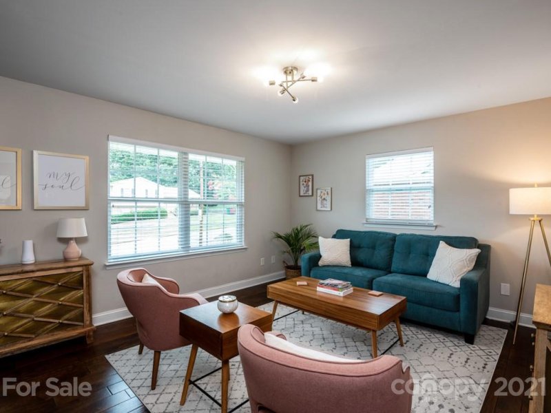 Property image 3 at 2531 Tanglebrook Lane, Charlotte, NC 28216