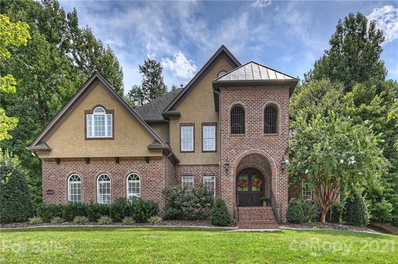 6548 Robin Hollow Drive