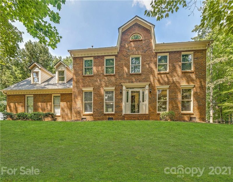 1560 Old Tara Lane