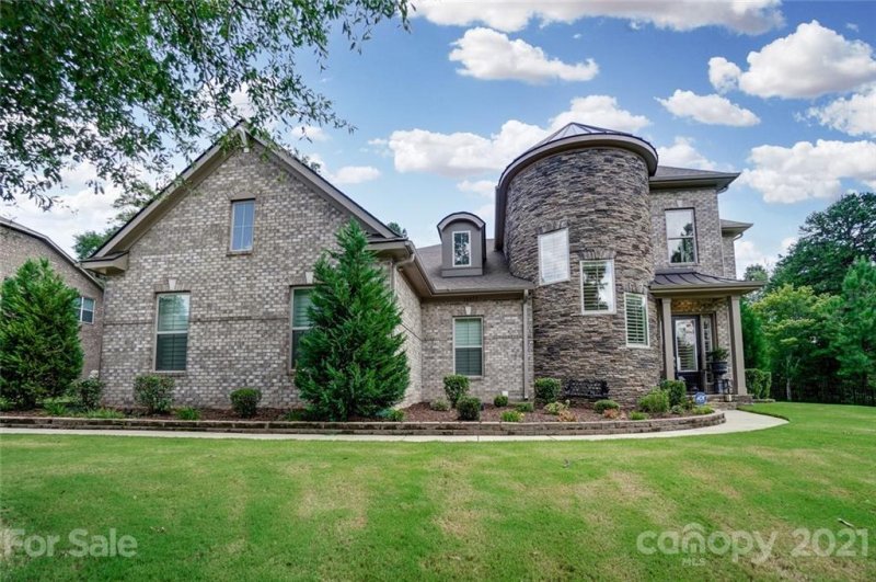 Property image 3 at 16035 Alsace Drive, Charlotte, NC 28278