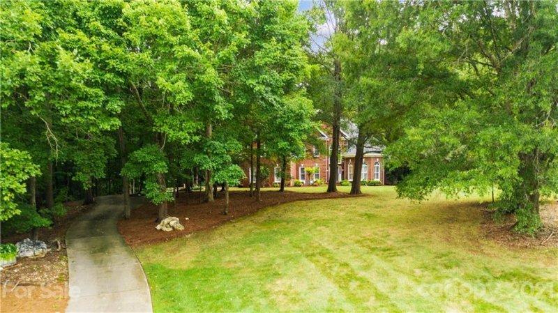 Property image 3 at 9036 Ranchview Court, Matthews, NC 28104