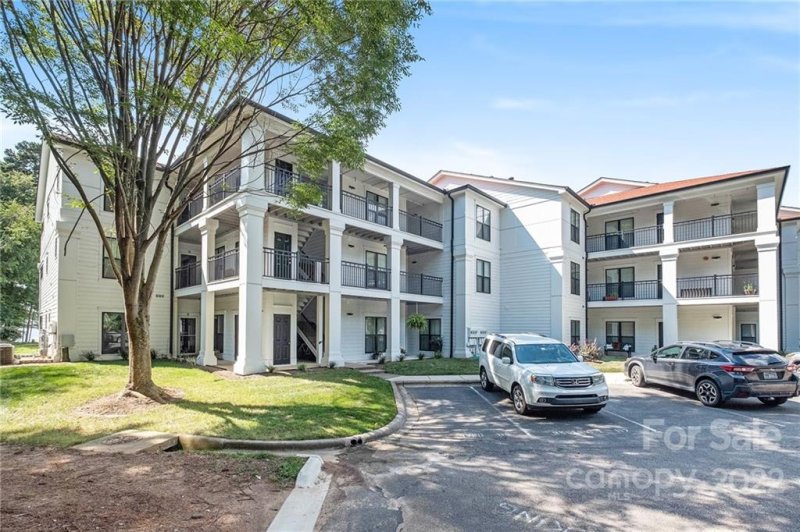 17810 Half Moon Lane