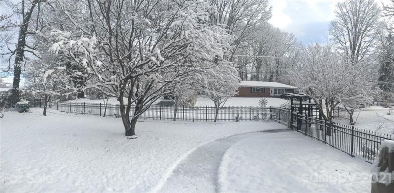 Property image 5 at 433 Hillcrest Circle, Hendersonville, NC 28792