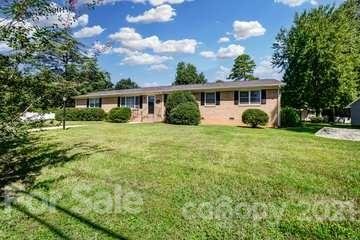 Property image 2 at 1100 Nottingham Drive, Gastonia, NC 28054