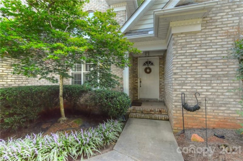 Property image 2 at 6808 Loretta Place, Charlotte, NC 28215