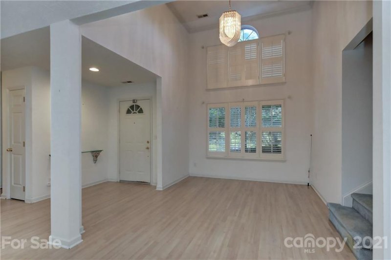 Property image 4 at 6808 Loretta Place, Charlotte, NC 28215