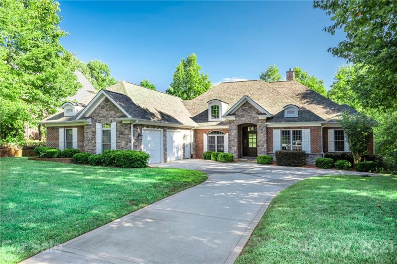 6723 Fox Ridge Circle